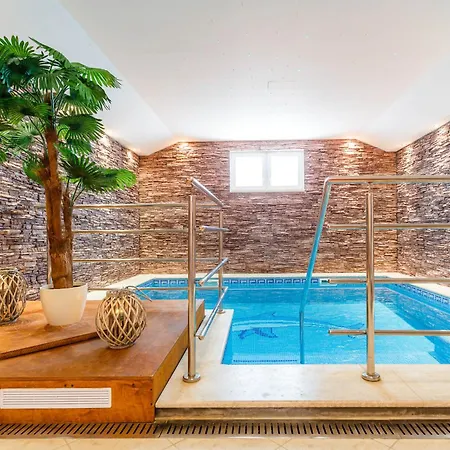 Kamenica Villa *